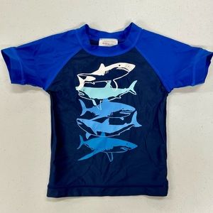 Hanna Andersson Sharks Rash Guard Boys 2 2T 80/85 cm Swim Shirt Navy Blue Summer
